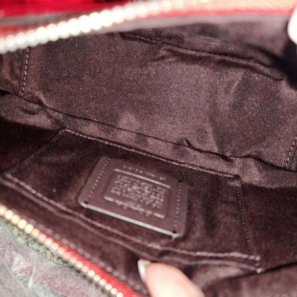 NWT Coach Ashton Crinkle Patent Leather Red Baguette Crossbody Bag CV943 - Picture 3 of 7